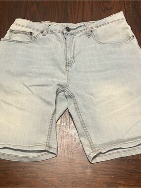 Ring of Fire Men’s Size 34 Light Wash Stretch Denim Jean Shorts